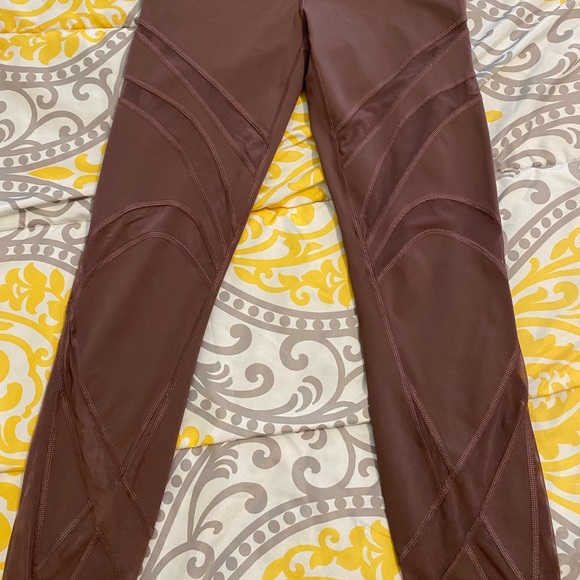 Lululemon Tech Mesh Legging - Picture 3 of 8
